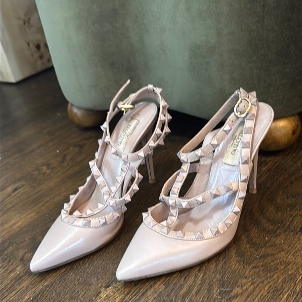Valentino Women's Rockstud Pumps - Poudre Matte sz 37.5 $1190